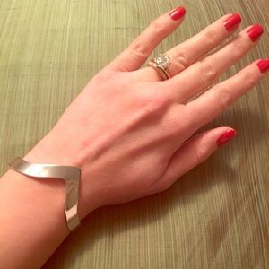 Beautiful sterling silver point cuff bracelet